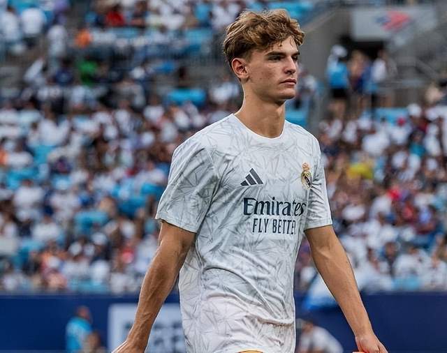 能首次披上 能首次披上